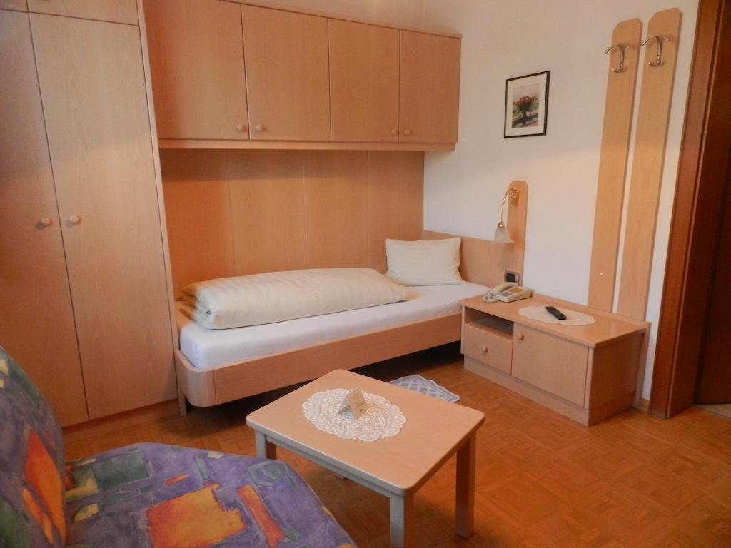 Pension Aurora Appiano Sulla Strada Del Vino Habitación foto